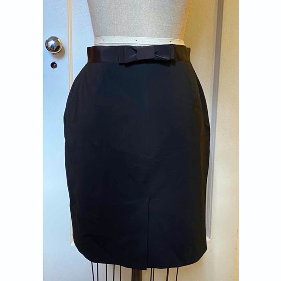 kate spade Dresses & Skirts - Kate Spade Black Pencil Skirt w/ Back Bow Detail